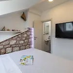 Tirena דוברובניק